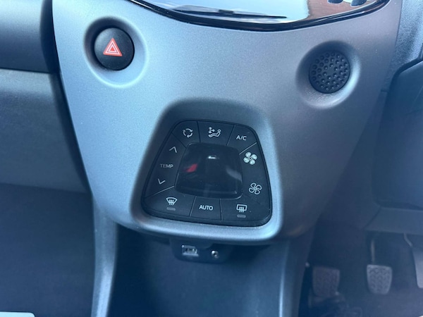 Used Toyota AYGO 2018 for sale - 76277668: Photo 44