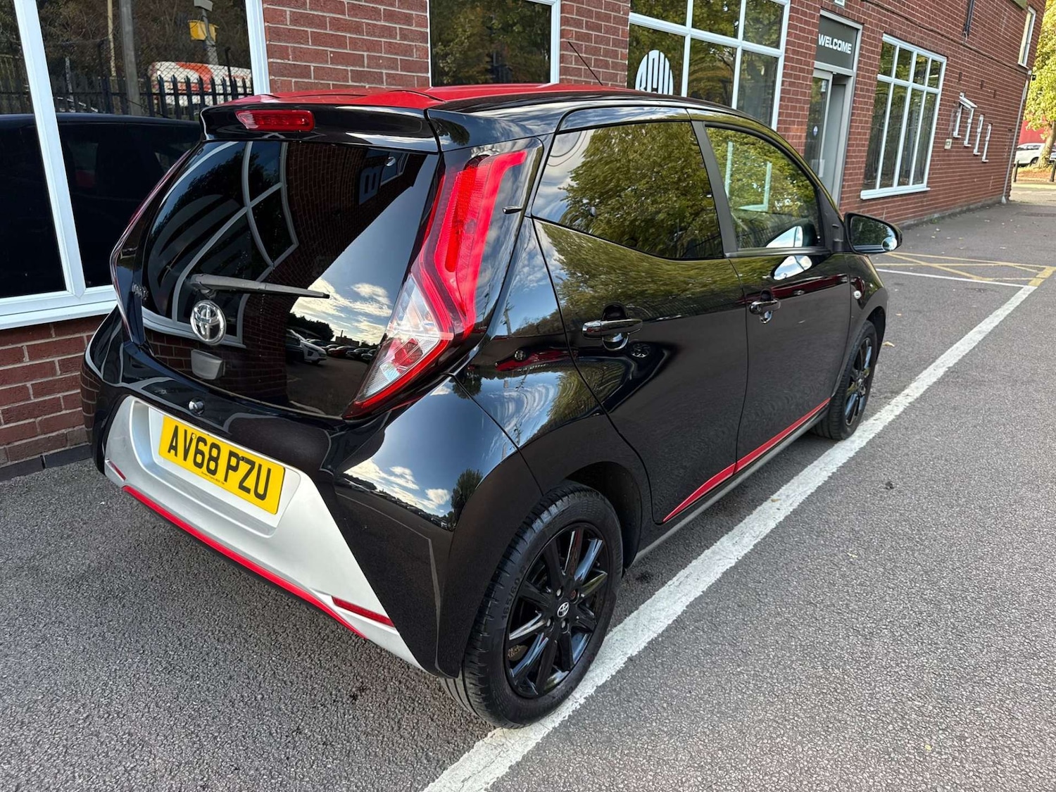 Used Toyota AYGO 2018 for sale - 76601229: Photo 2