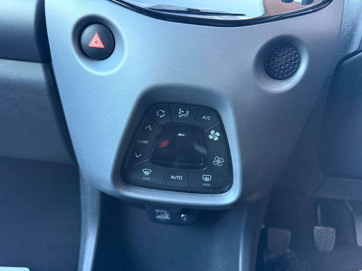 Used Toyota AYGO 2018 for sale - 76601229: Photo 44