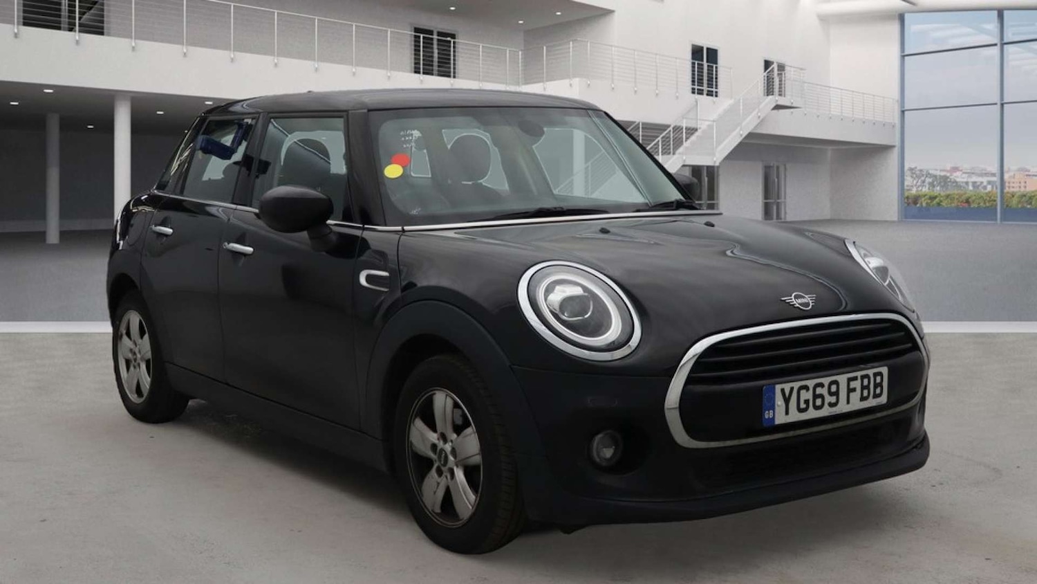 Used MINI Hatch 2019 for sale - 76126186: Photo 1
