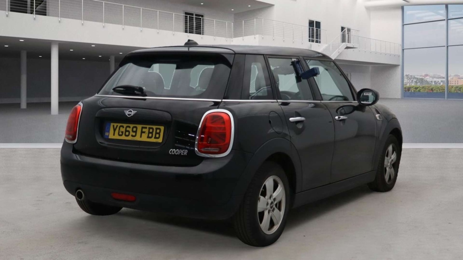 Used MINI Hatch 2019 for sale - 76126186: Photo 4