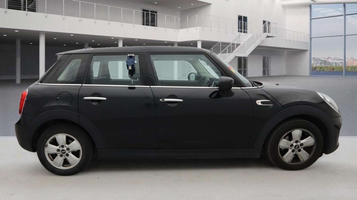 Used MINI Hatch 2019 for sale - 76126186: Photo 5