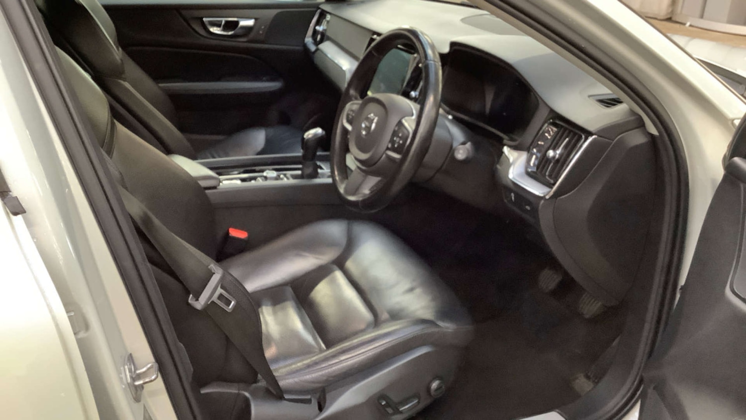 Used Volvo V60 2019 for sale - 77159478: Photo 9