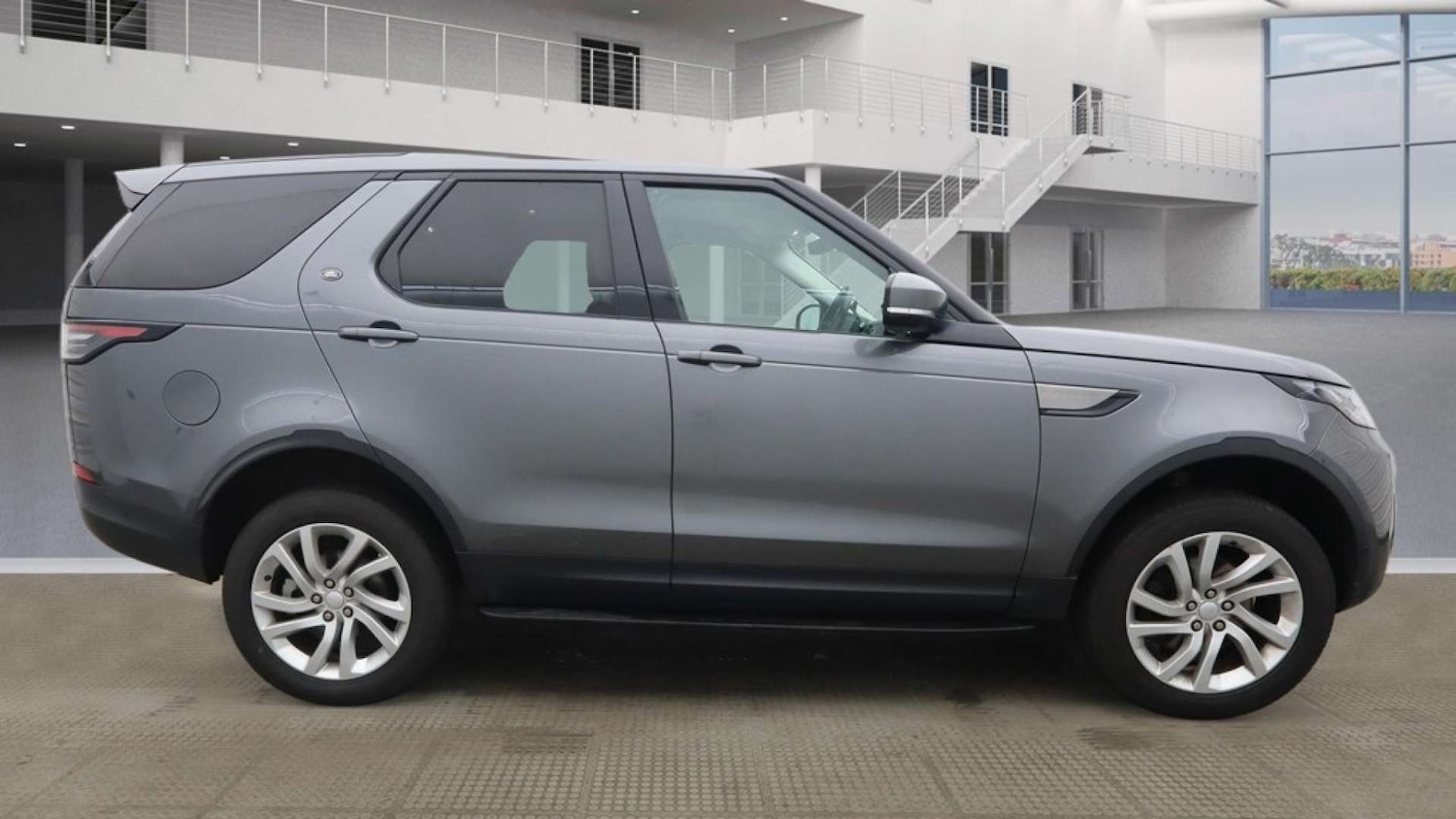 Used Land Rover Discovery 2019 for sale - 77938508: Photo 5