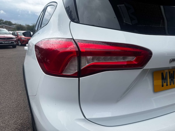 Used Ford Focus 2021 for sale - 76277631: Photo 11