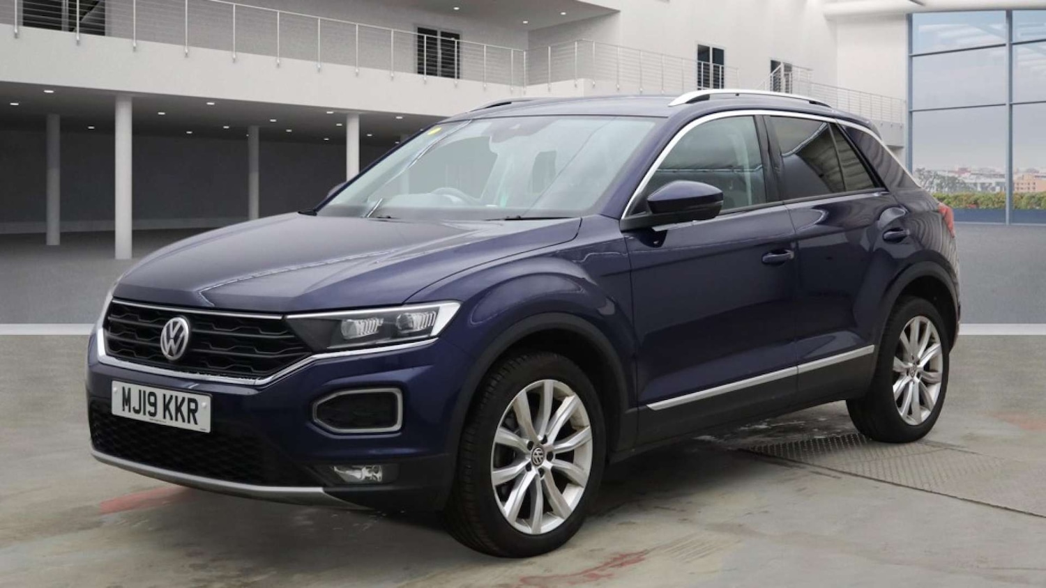 Used Volkswagen T-Roc 2019 for sale - 77573069: Photo 2