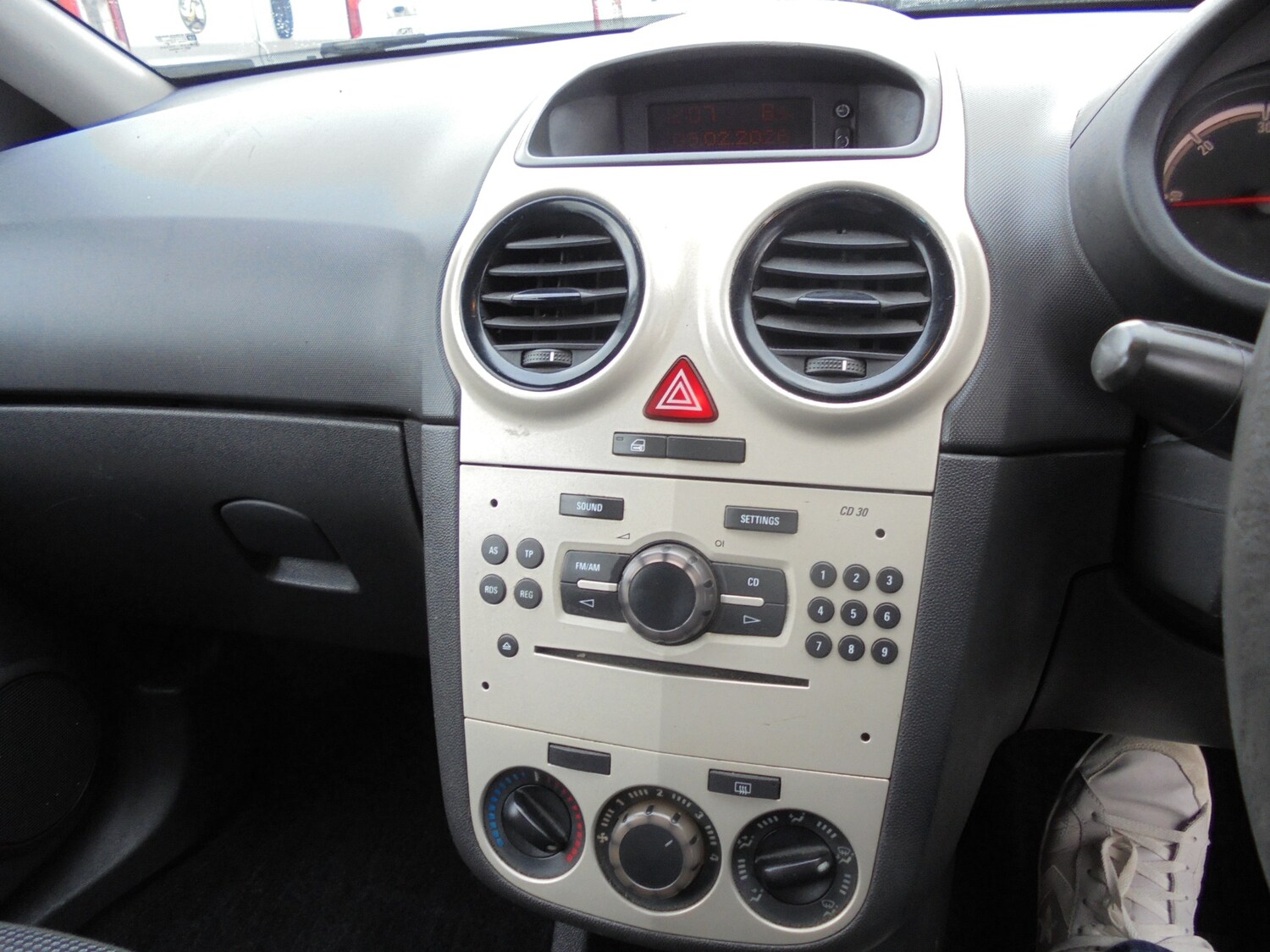 Used Vauxhall Corsa 2008 for sale - 77490244: Photo 8