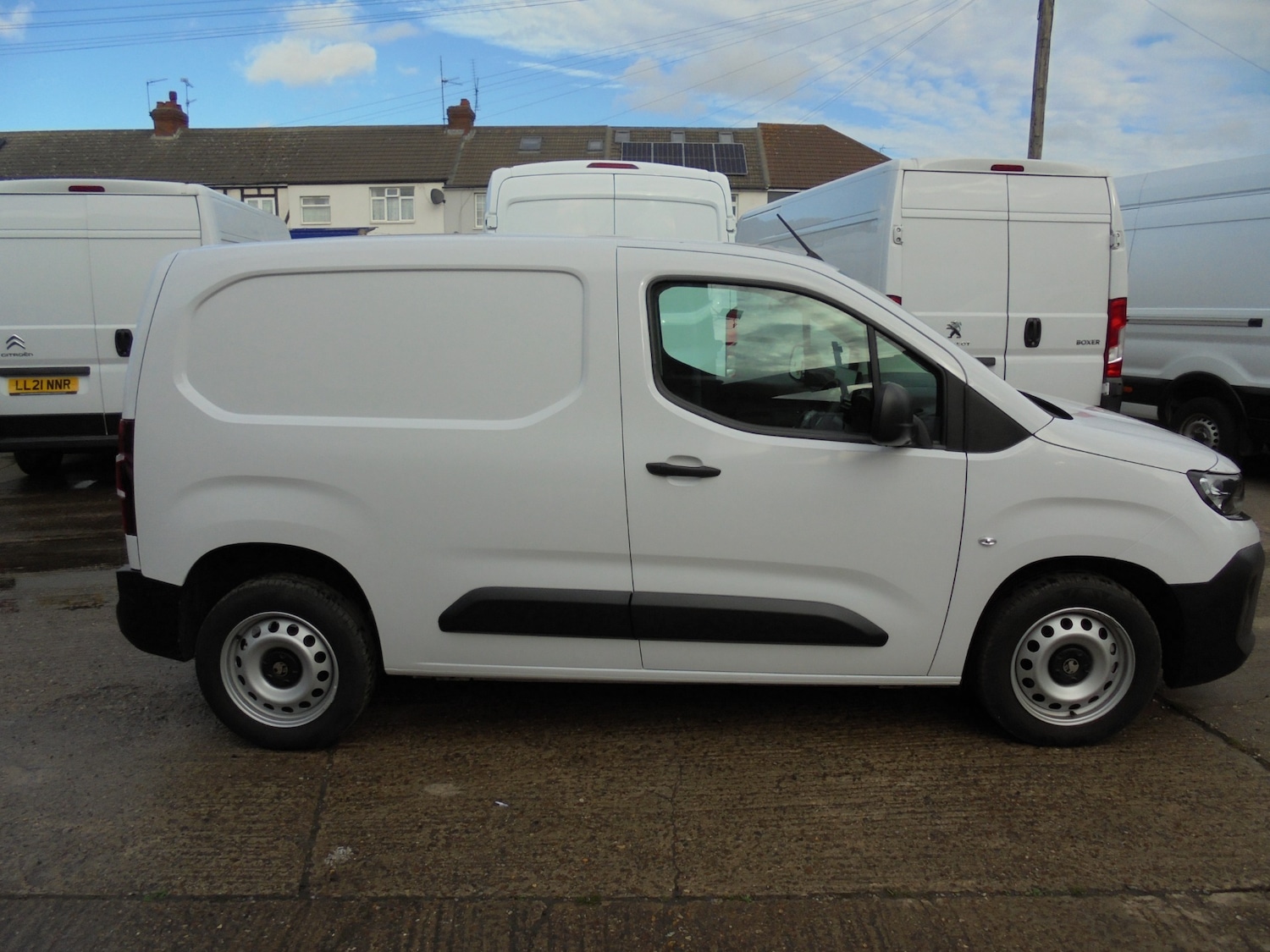 Used Vauxhall Combo 2024 for sale - 76464735: Photo 2