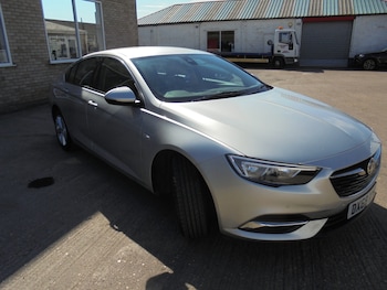Used Vauxhall Insignia 2018 for sale - 79102036: Photo