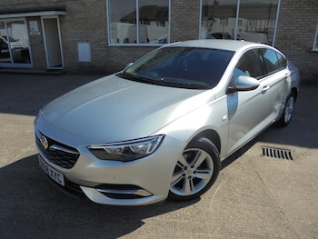 Used Vauxhall Insignia 2018 for sale - 79102036: Photo