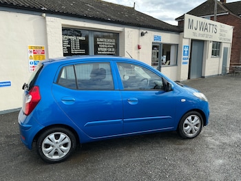 Used Hyundai i10 2011 for sale - 76477032: Photo