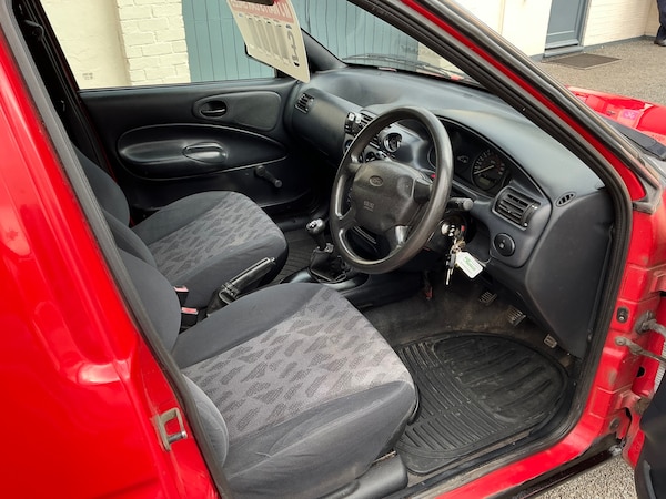 Used Ford Escort 2002 for sale - 75736135: Photo 5
