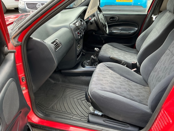 Used Ford Escort 2002 for sale - 75736135: Photo 6