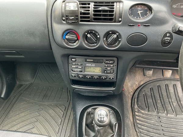 Used Ford Escort 2002 for sale - 75736135: Photo 8