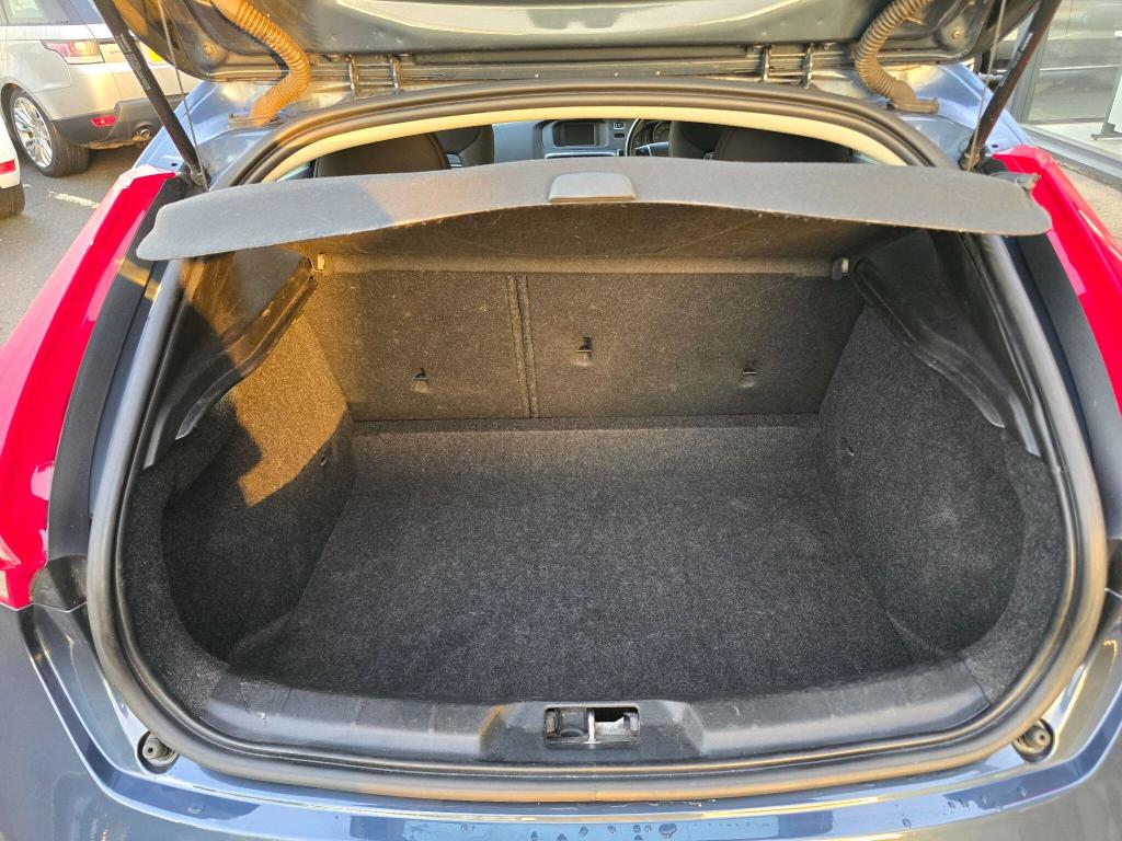 Used Volvo V40 2016 for sale - 77211614: Photo 13