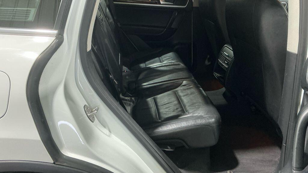 Used Volkswagen Touareg 2012 for sale - 77676110: Photo 7