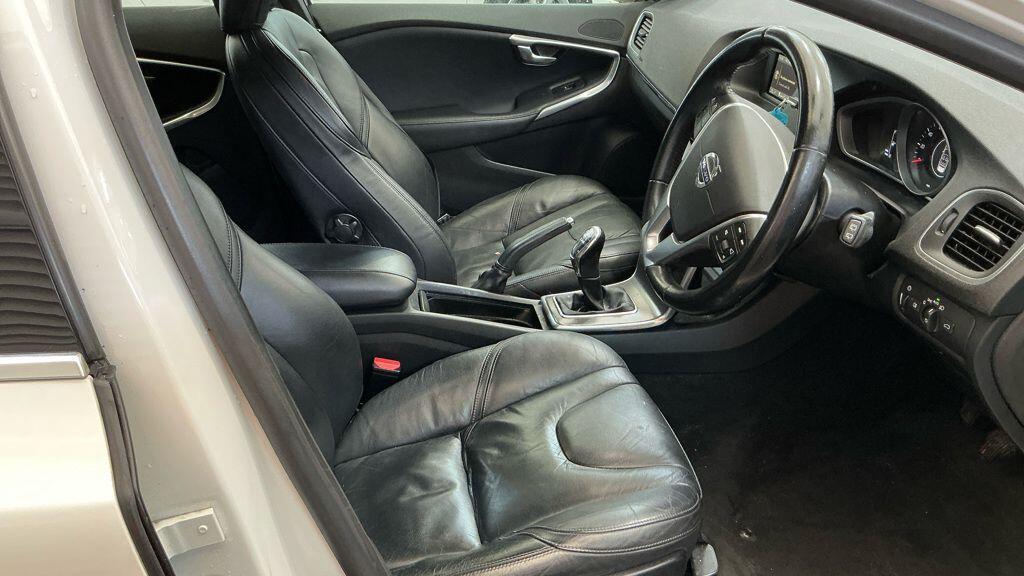 Used Volvo V40 2013 for sale - 77983940: Photo 8