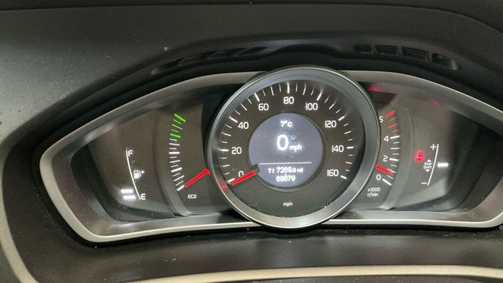 Used Volvo V40 2013 for sale - 77983940: Photo 9