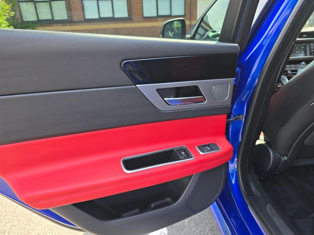 Used Jaguar XF 2017 for sale - 77662332: Photo 25