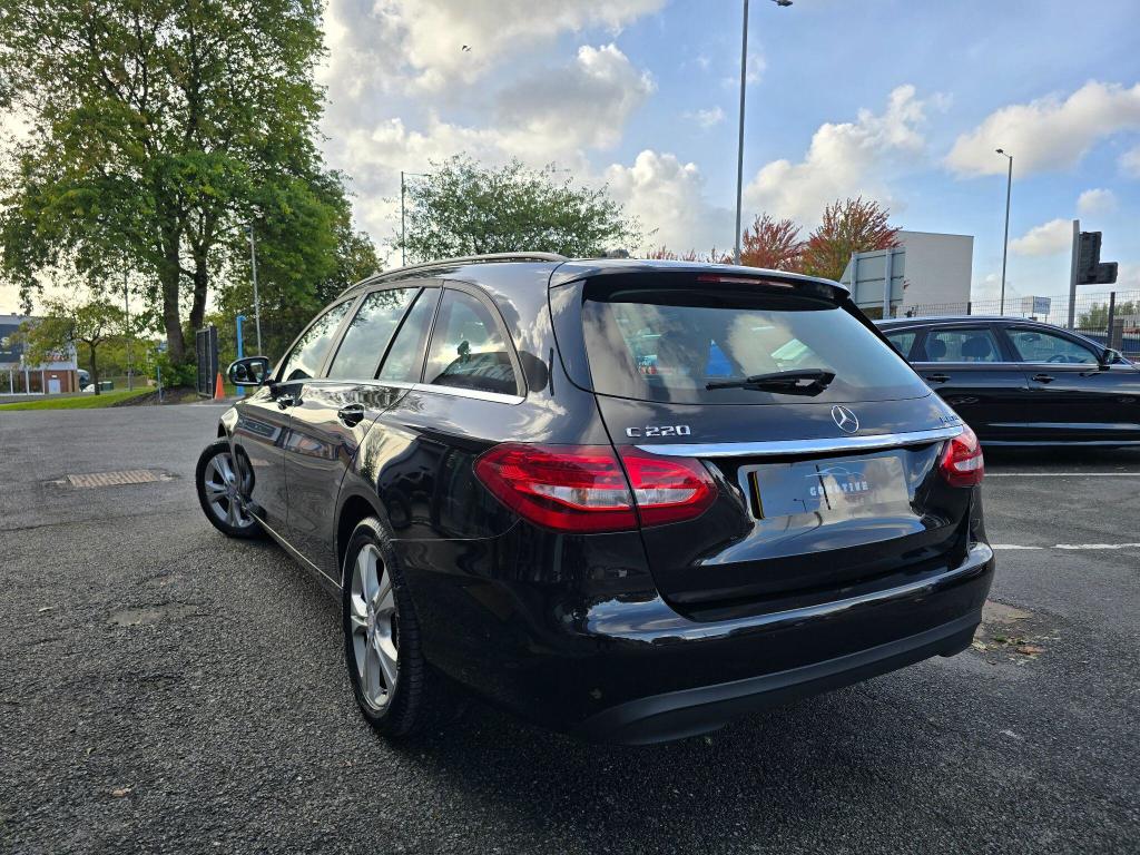 Used Mercedes-Benz C Class 2015 for sale - 77163968: Photo 4
