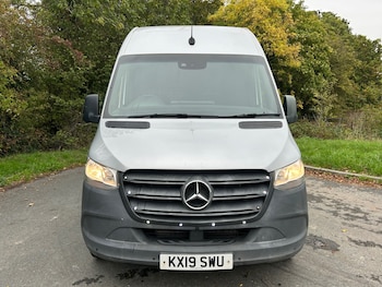 Mercedes-Benz Sprinter feature image 2
