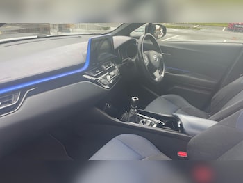 Used Toyota C-HR 2017 for sale - 75762160: Photo