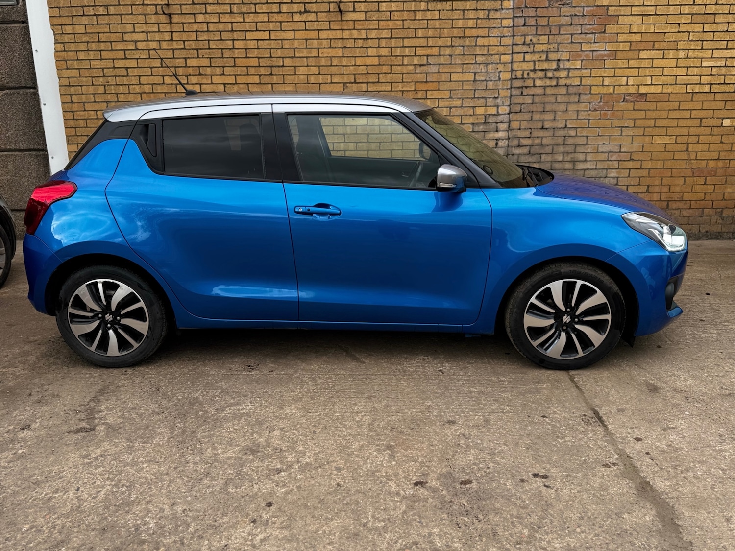 Used Suzuki Swift 2017 for sale - 78057231: Photo 4