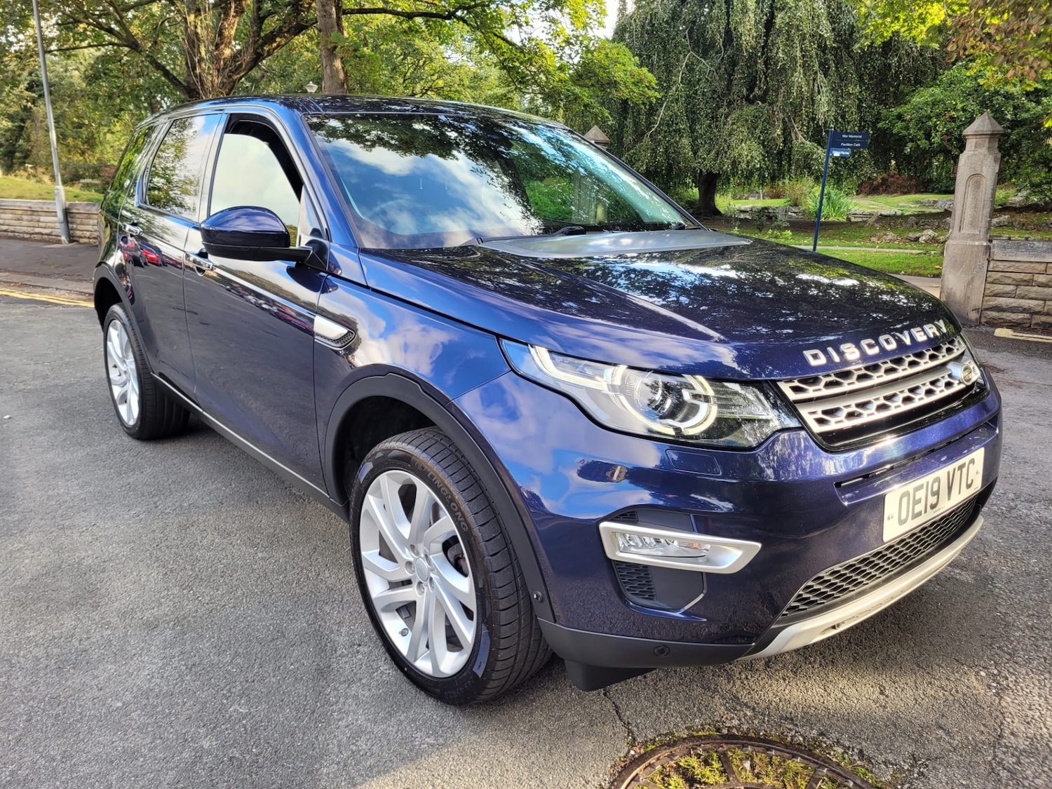 Used Land Rover Discovery Sport 2019 for sale - 75789092: Photo 2