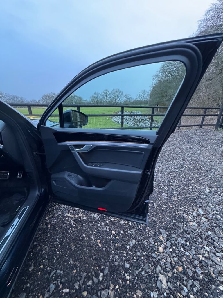 Used Volkswagen Touareg 2018 for sale - 77394383: Photo 28