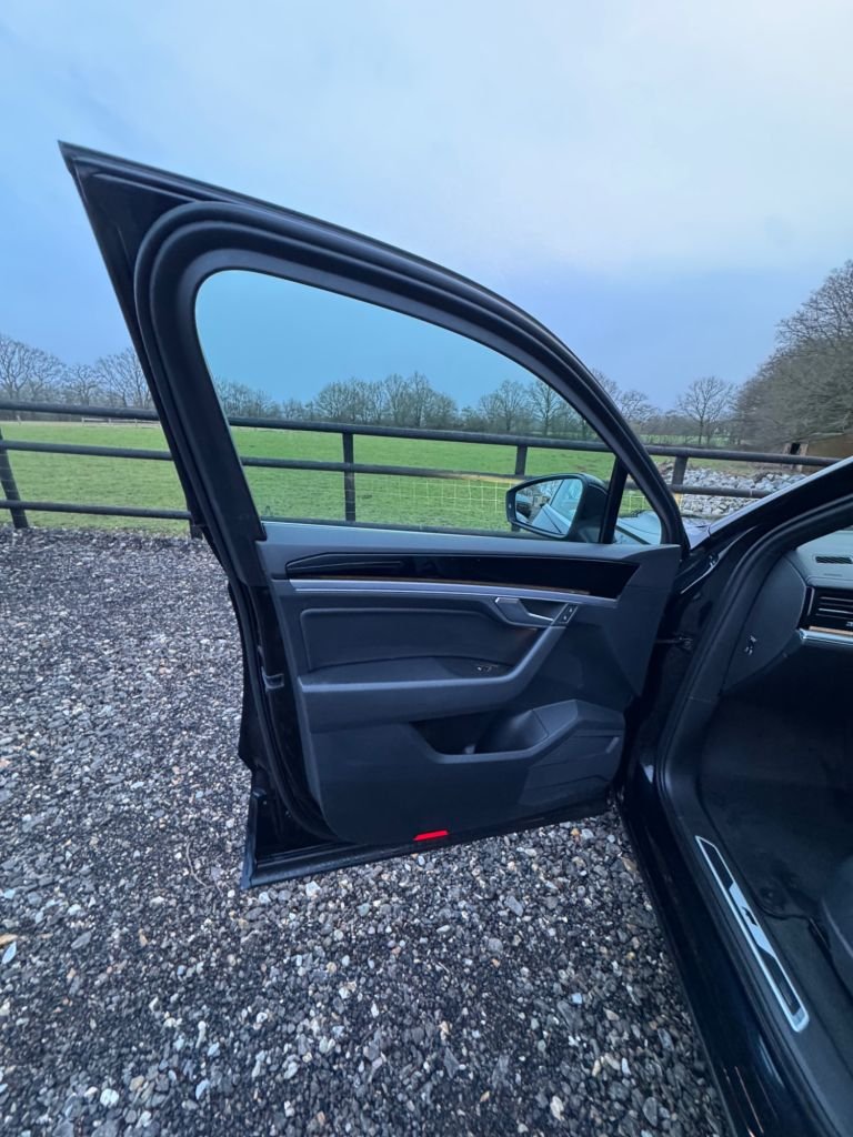 Used Volkswagen Touareg 2018 for sale - 77394383: Photo 36