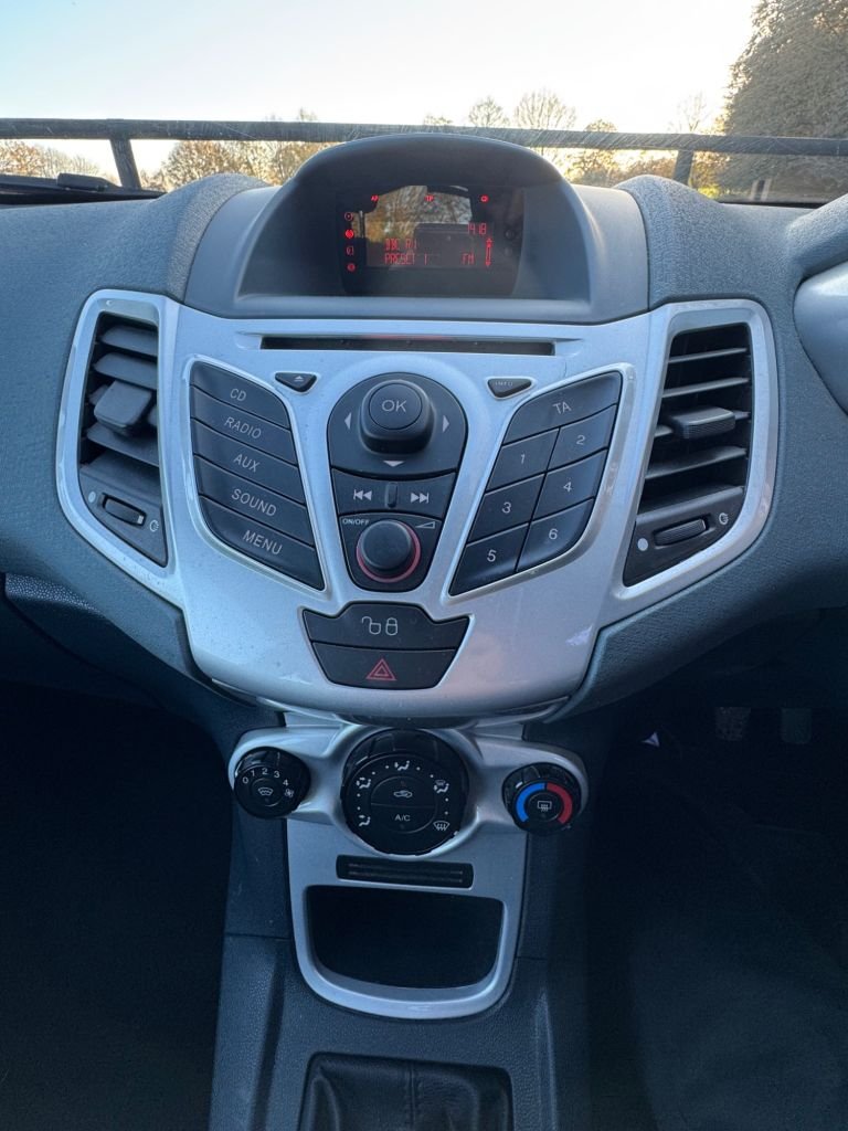 Used Ford Fiesta 2009 for sale - 77125048: Photo 27