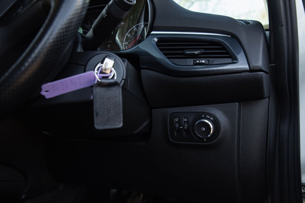 Used Vauxhall Corsa 2015 for sale - 77125060: Photo 33