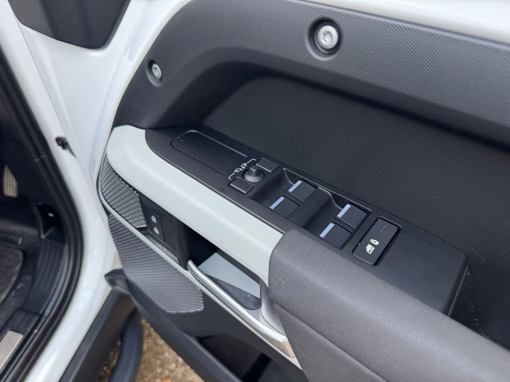 Used Land Rover Defender 2022 for sale - 77125065: Photo 46