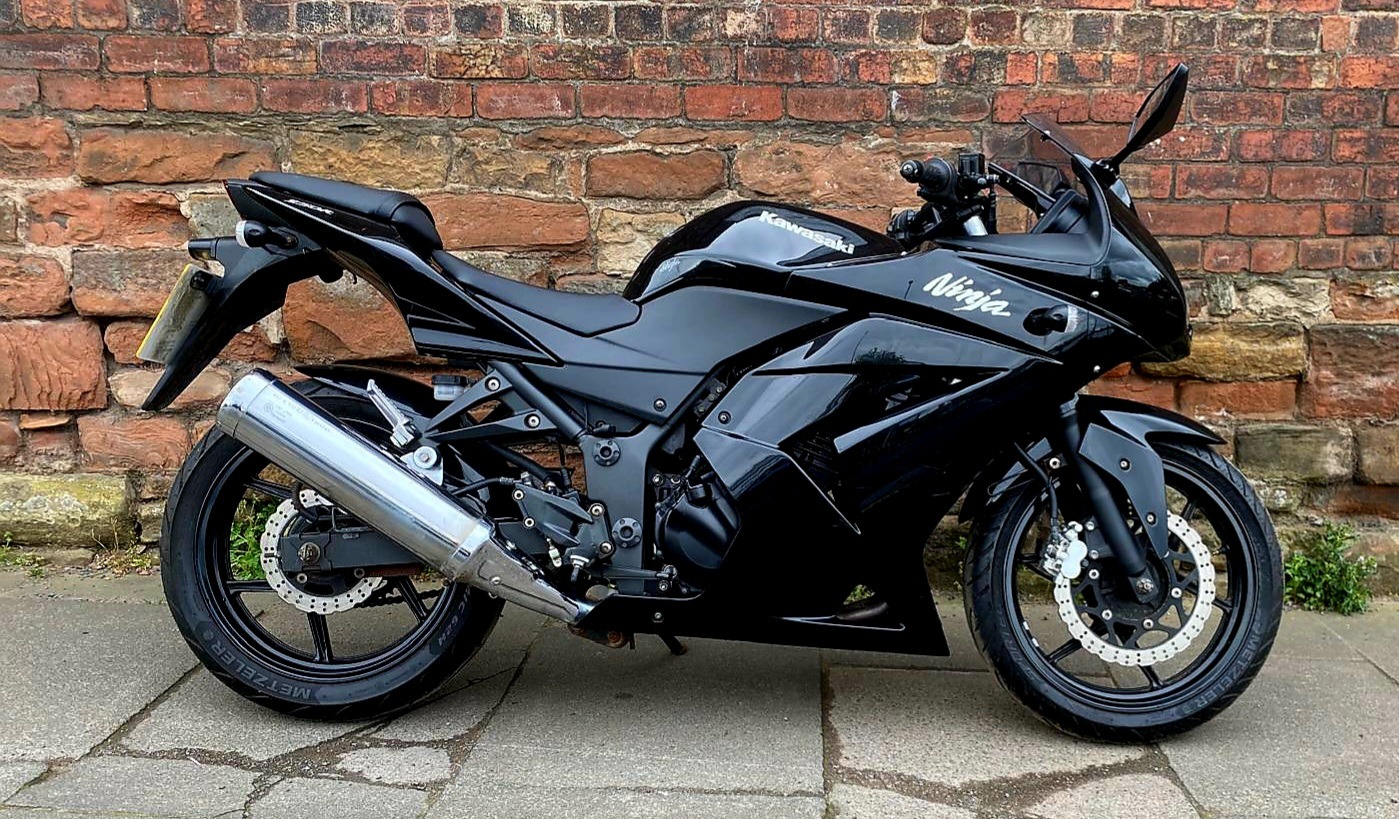 Used Kawasaki NINJA 250 2008 for sale - 78460218: Photo 2