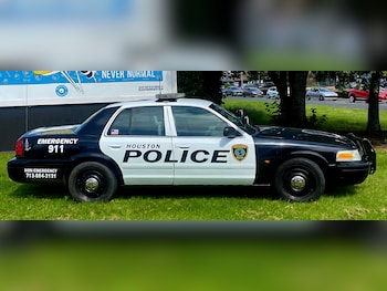 Used Ford Crown Victoria 2015 for sale - 75976124: Photo