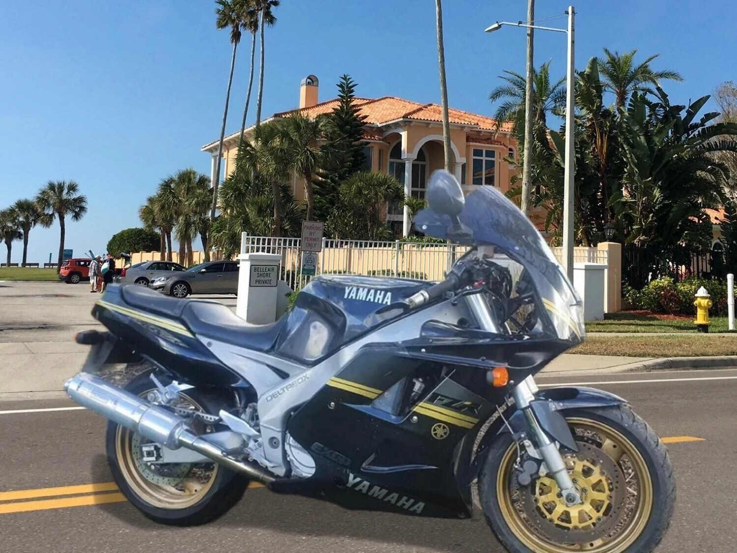 Yamaha FZR