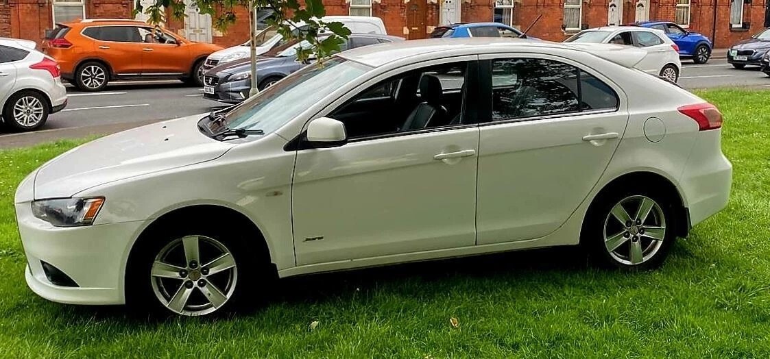 Used Mitsubishi Lancer 2010 for sale - 76492225: Photo 3