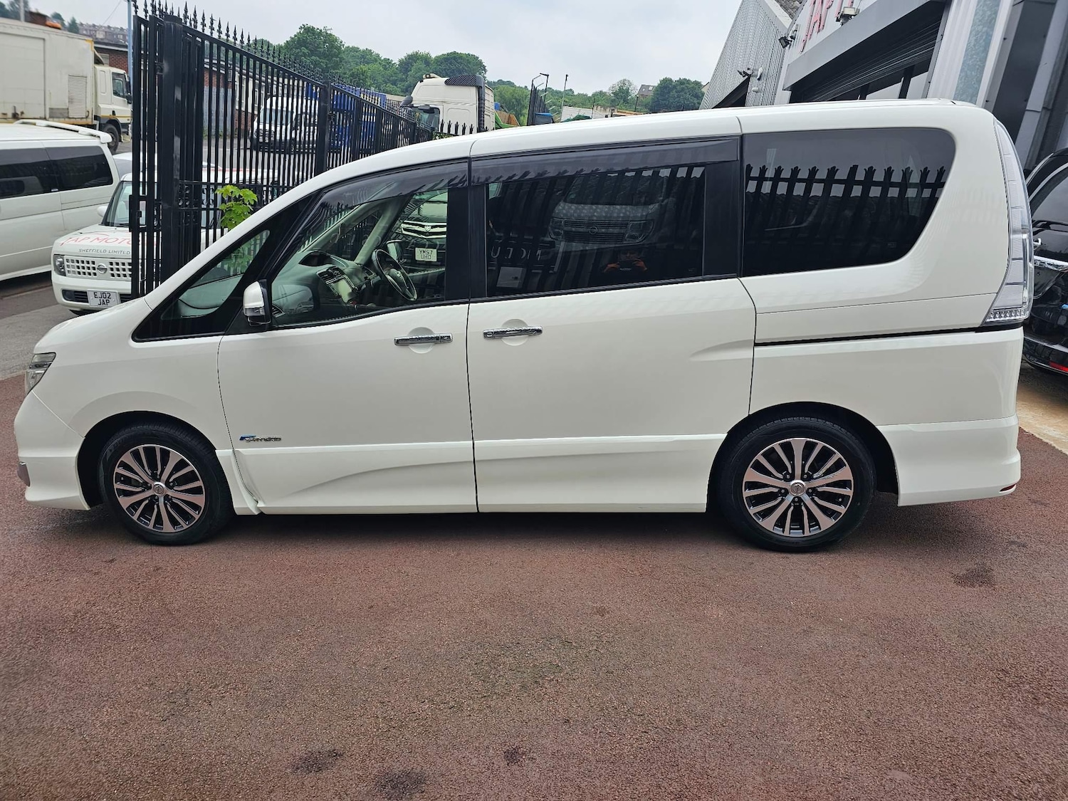 Used Nissan Serena 2024 for sale - 76996121: Photo 15