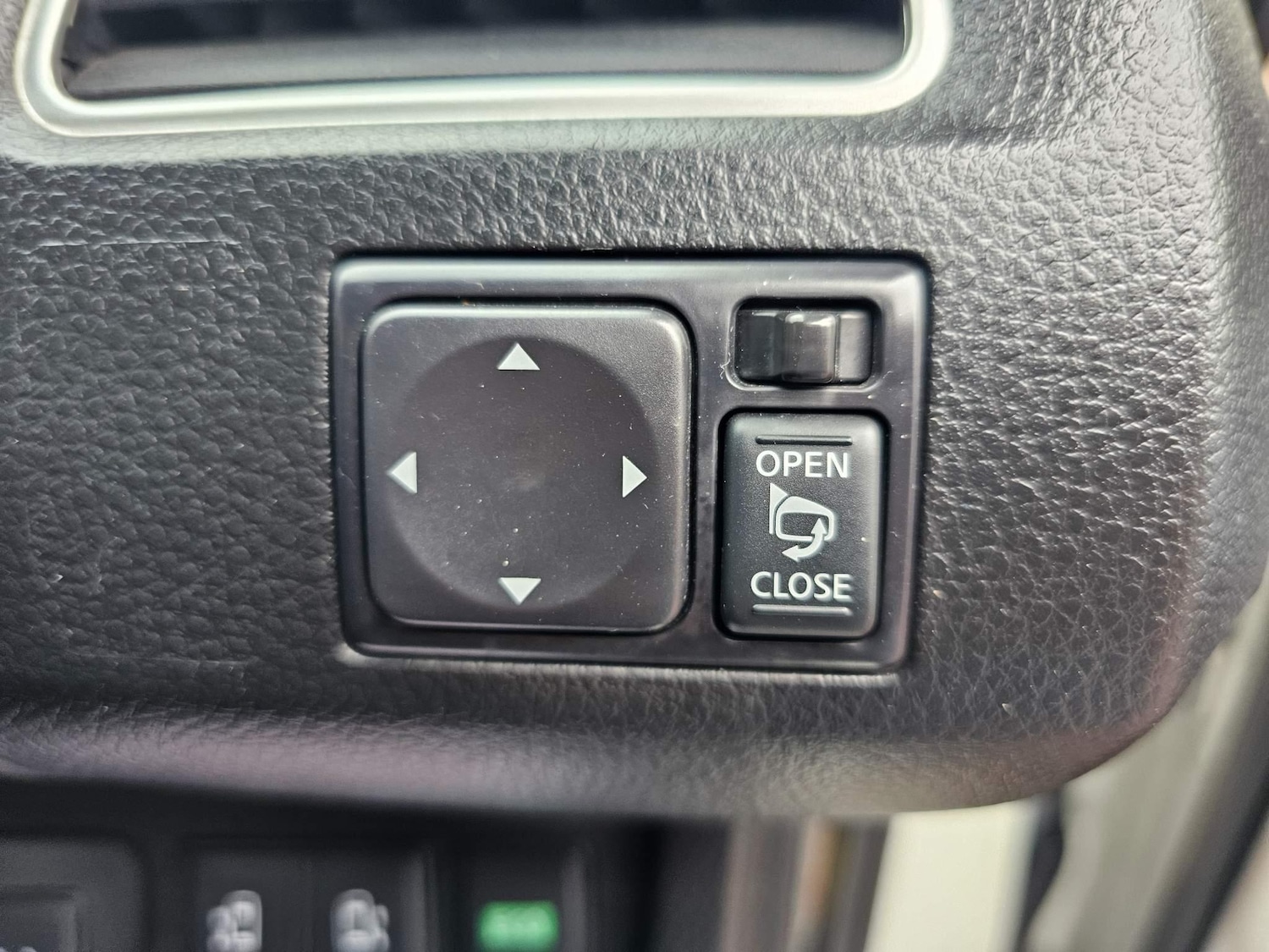 Used Nissan Serena 2024 for sale - 76996121: Photo 41