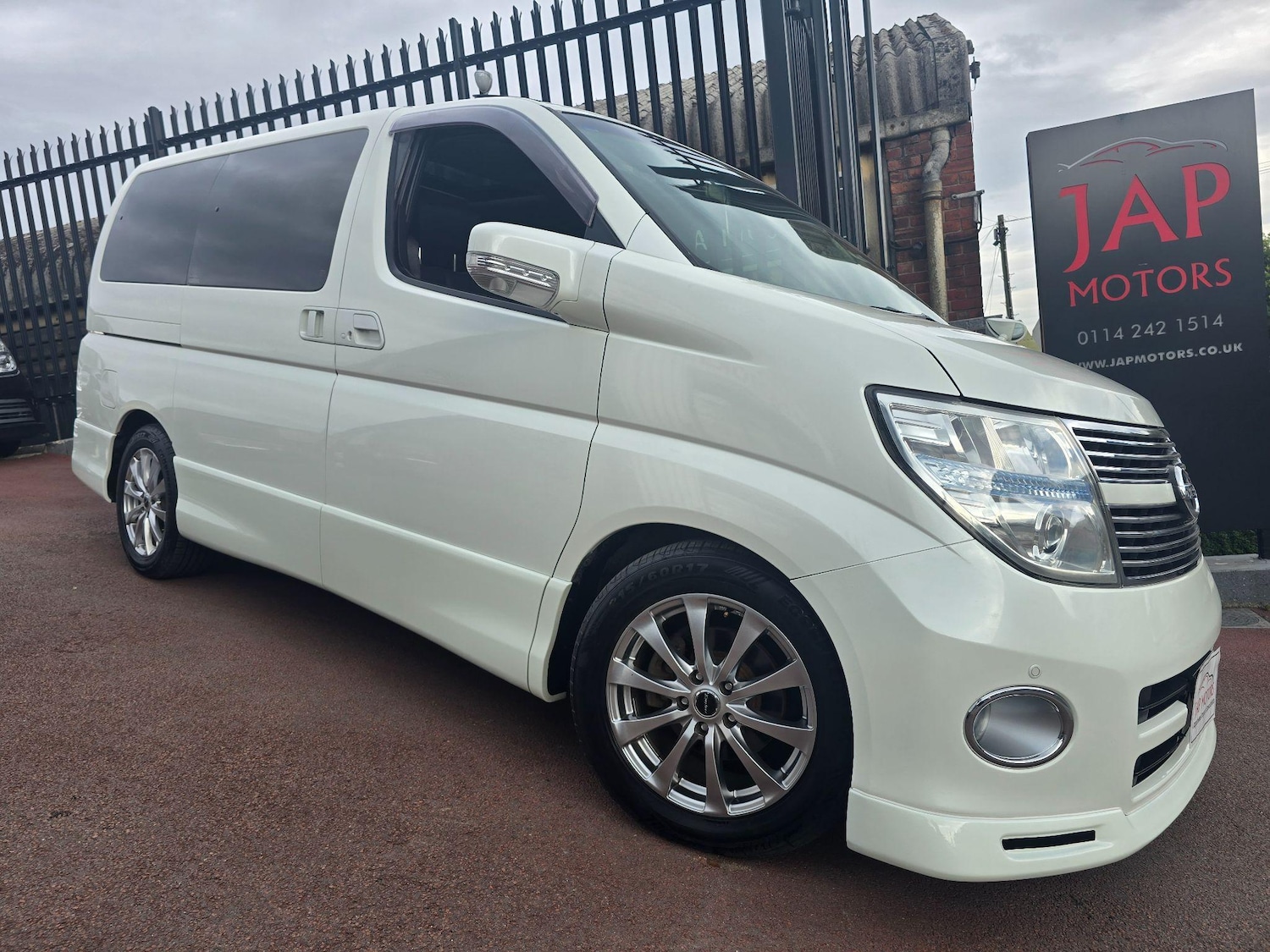 Used Nissan Elgrand 2025 for sale - 76988109: Photo 2