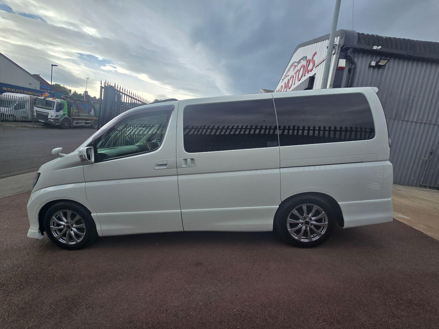 Used Nissan Elgrand 2025 for sale - 76988109: Photo 29