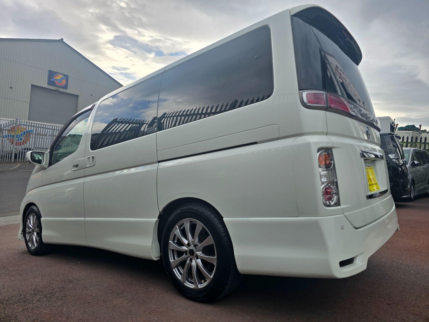 Used Nissan Elgrand 2025 for sale - 76988109: Photo 9