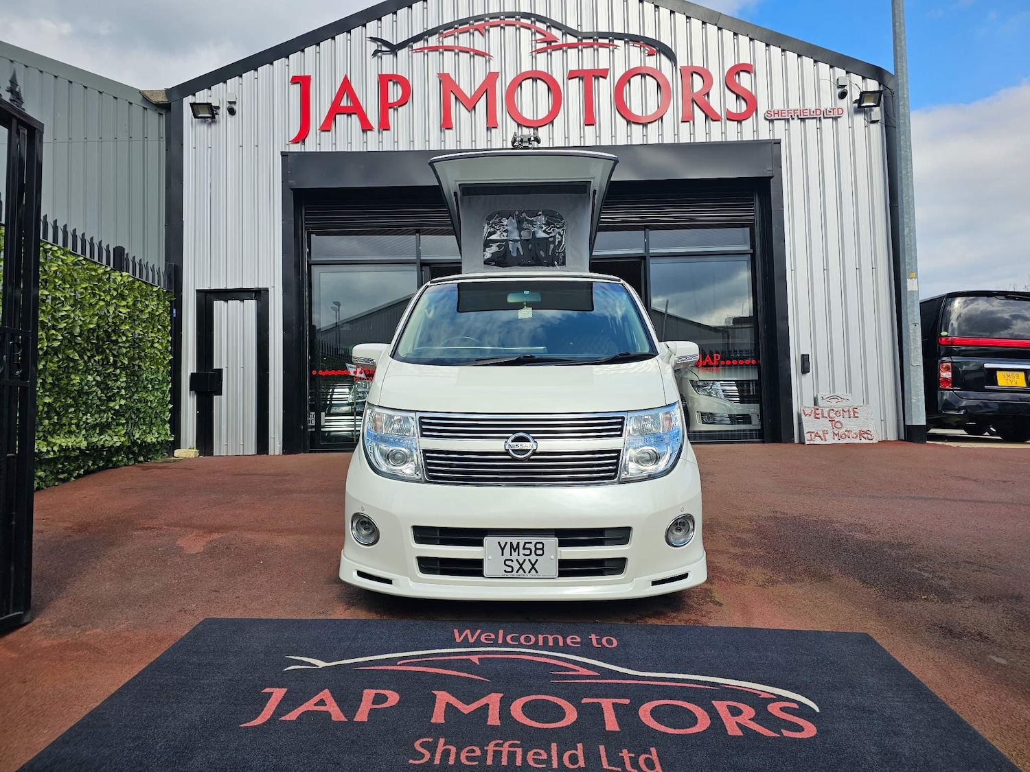 Used Nissan Elgrand 2024 for sale - 77143673: Photo 2