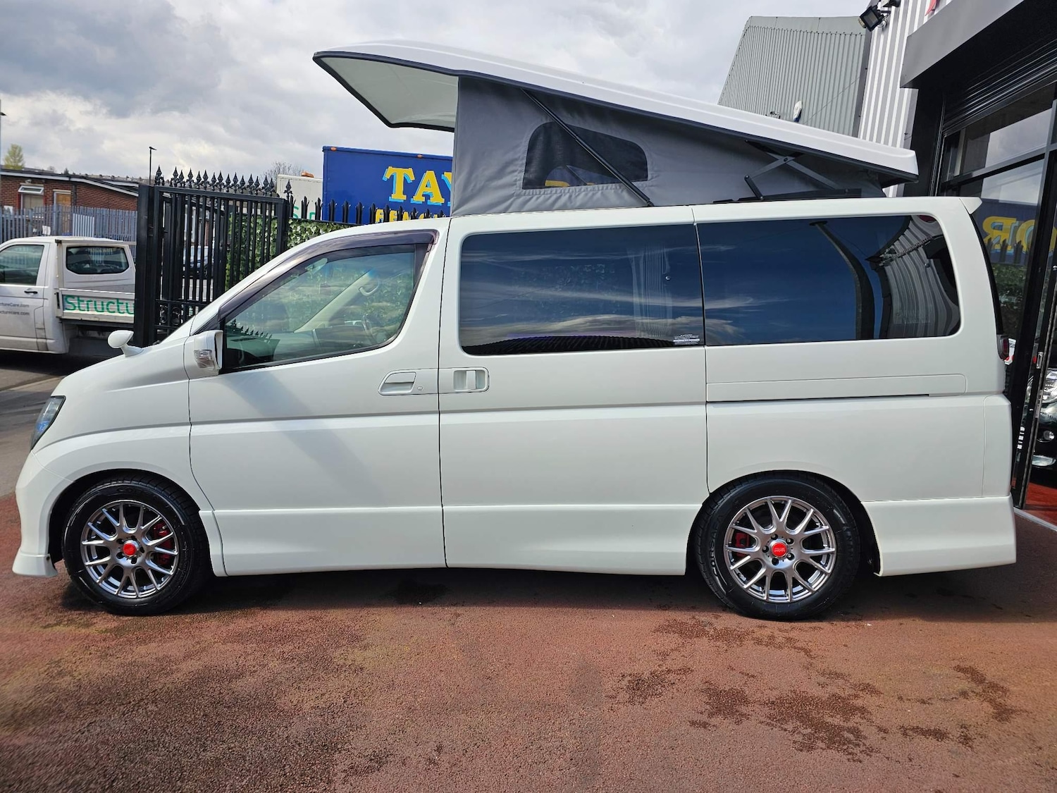 Used Nissan Elgrand 2024 for sale - 77143673: Photo 22
