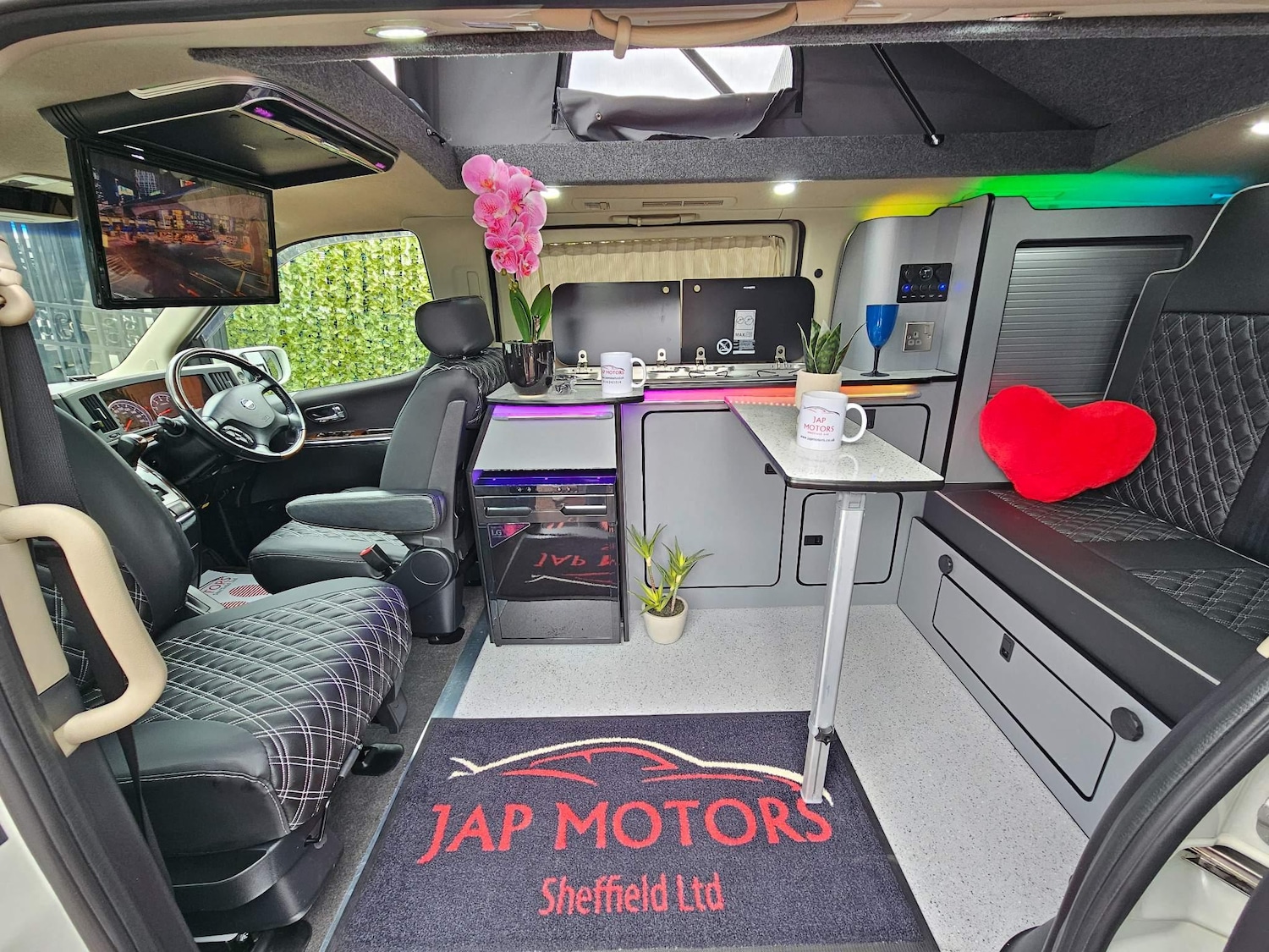 Used Nissan Elgrand 2024 for sale - 77143673: Photo 3