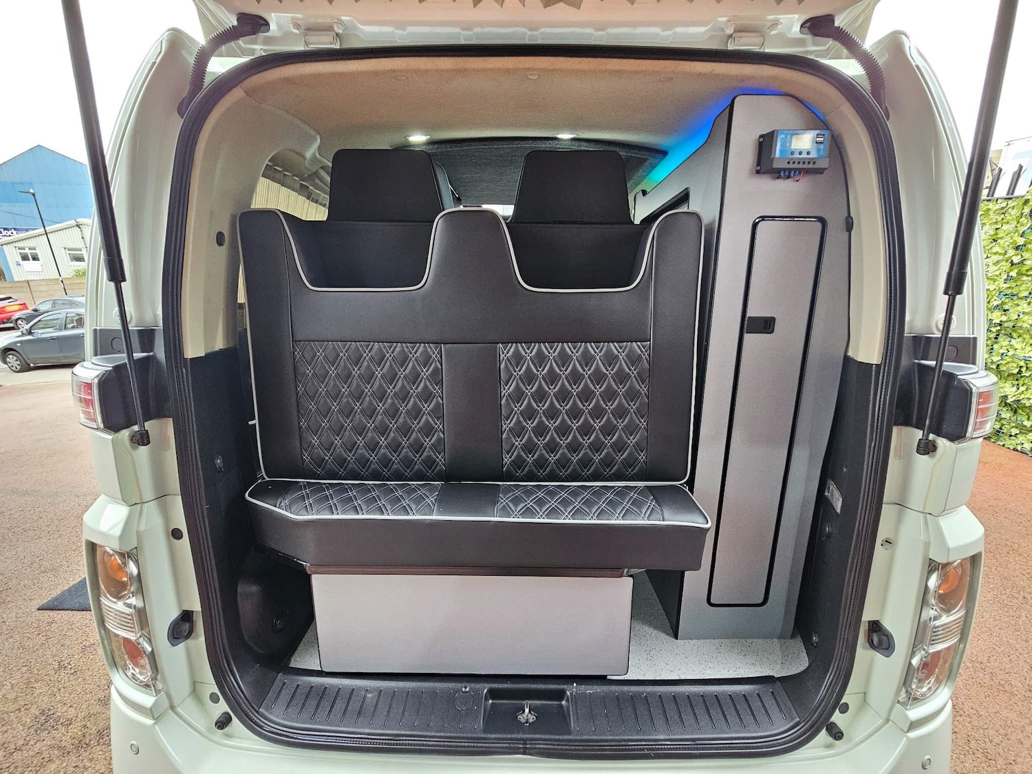 Used Nissan Elgrand 2024 for sale - 77143673: Photo 31