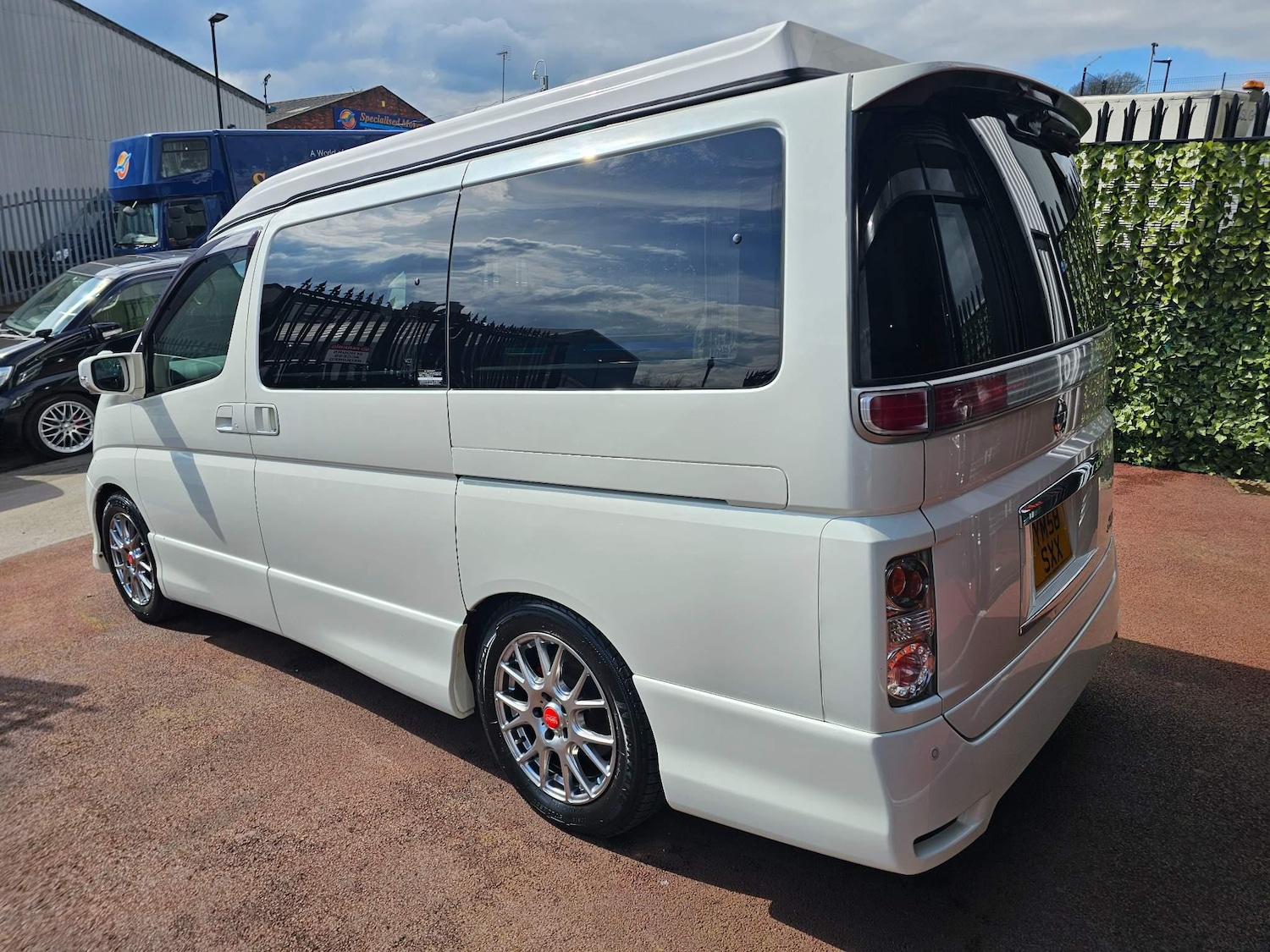 Used Nissan Elgrand 2024 for sale - 77143673: Photo 40