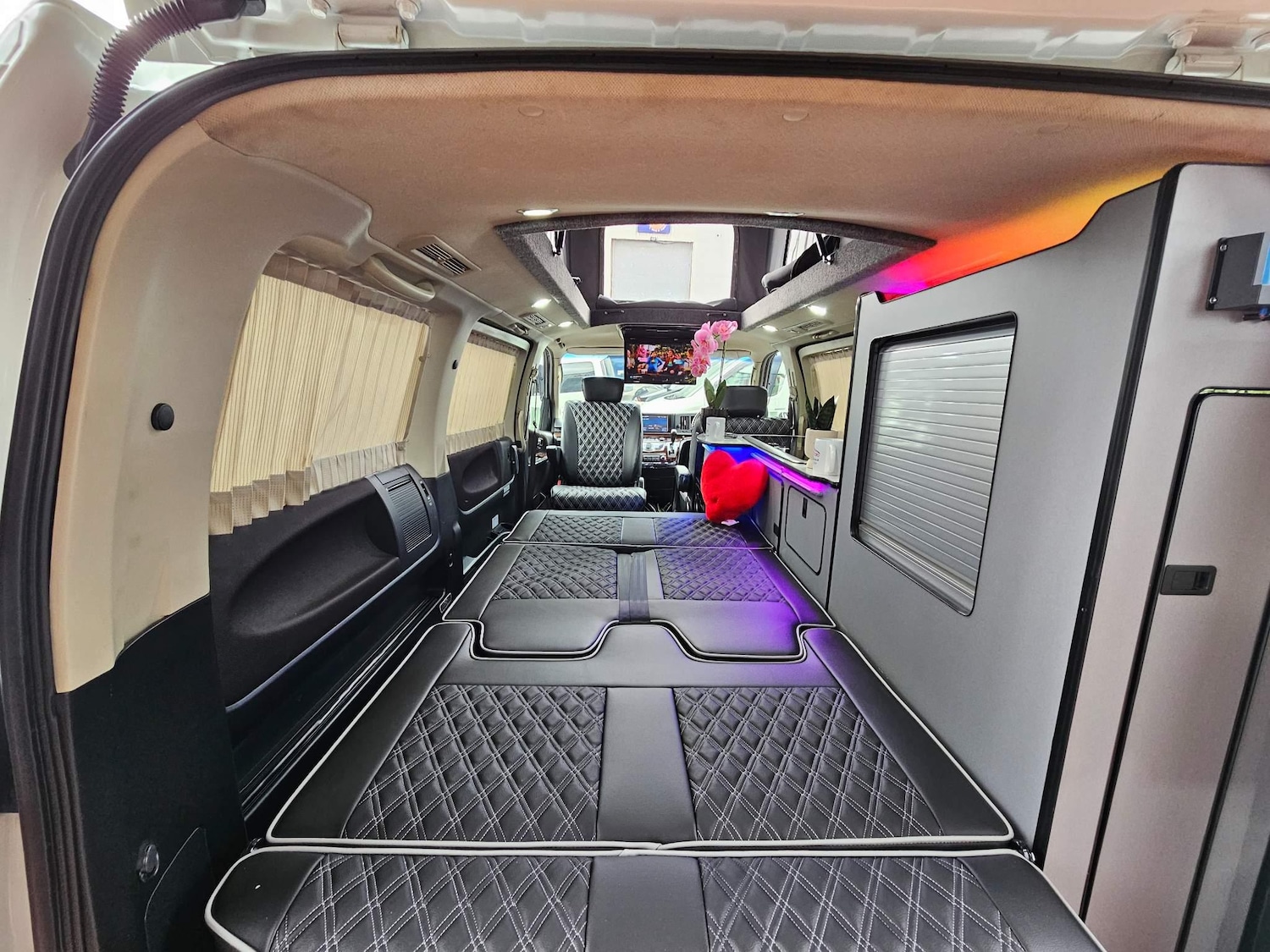 Used Nissan Elgrand 2024 for sale - 77143673: Photo 6