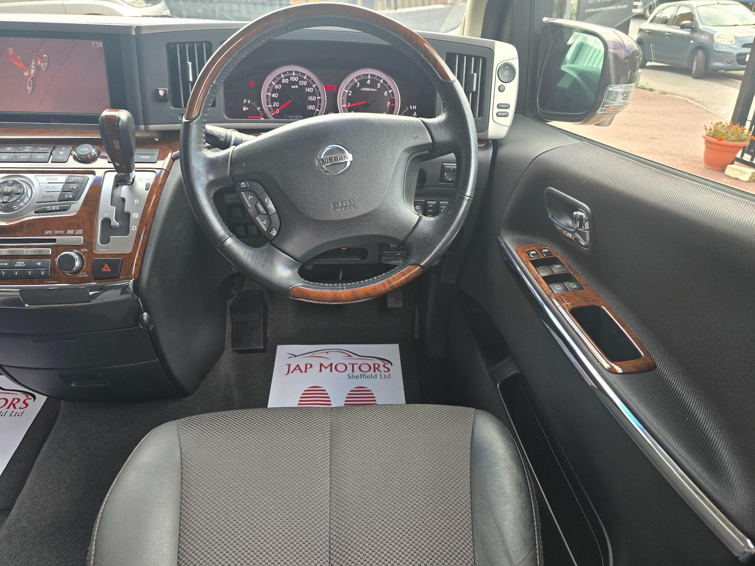 Used Nissan Elgrand for sale - 76215368: Photo 37