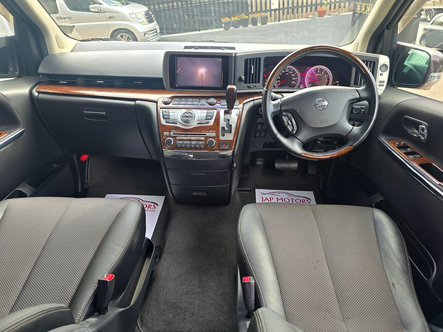 Used Nissan Elgrand for sale - 76215368: Photo 40